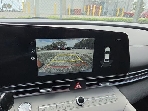 Used 2023 Hyundai Elantra Limited FWD image 25