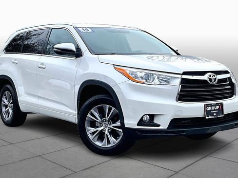 Used 2014 Toyota Highlander XLE image 3