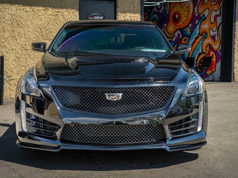 Used 2018 Cadillac CTS V w/ Luxury Package RWD image 16