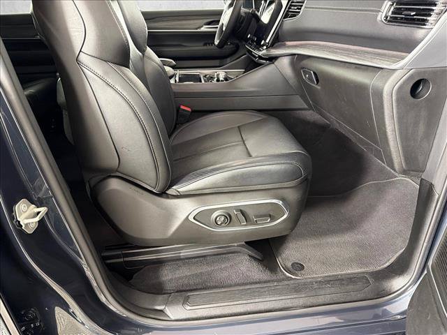 Used 2024 Jeep Wagoneer L Series II w/ Flexible Seating Group AWD/4WD image 14