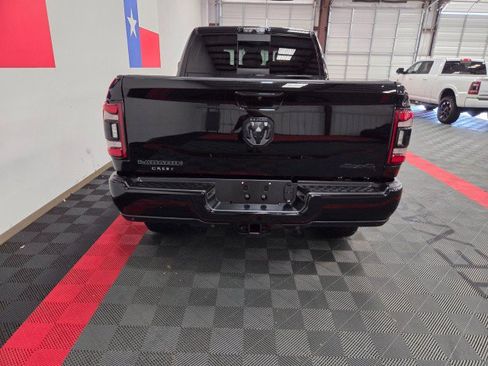Used 2019 RAM 2500 Laramie w/ Black Appearance Package AWD/4WD image 19