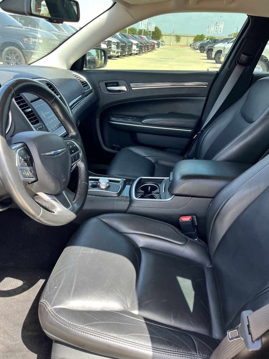 Used 2021 Chrysler 300 Touring L AWD/4WD image 9