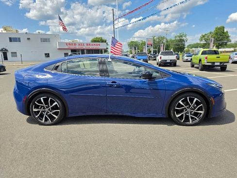 Used 2024 Toyota Prius Prime Premium FWD image 8