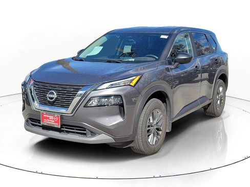 Used 2023 Nissan Rogue S image 2