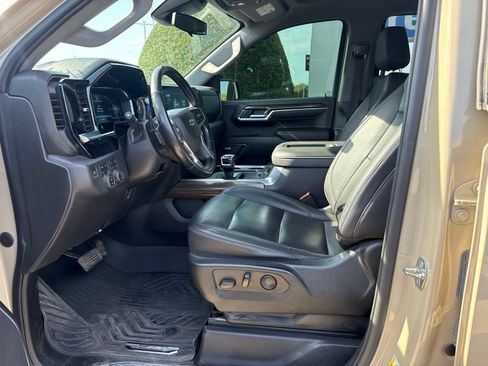 Used 2022 Chevrolet Silverado 1500 LT Trail Boss w/ LT Trail Boss Premium Package AWD/4WD image 16