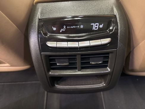 Used 2017 Cadillac XT5 Platinum image 24