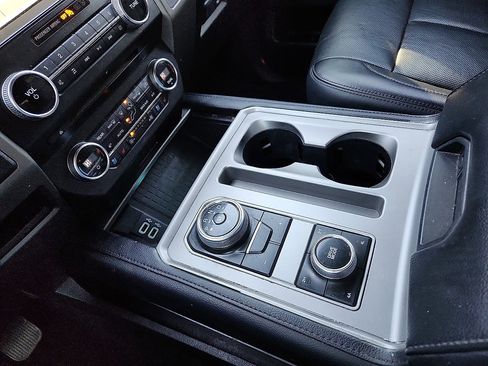 Used 2018 Ford Expedition XLT w/ Equipment Group 202A image 12