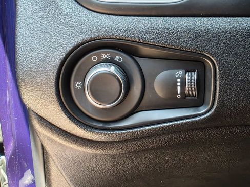 Used 2018 Jeep Renegade Sport w/ Power & Air Group image 47