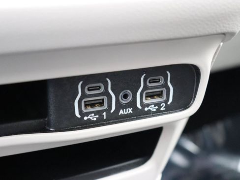 Used 2024 Chrysler Pacifica Touring-L FWD image 45