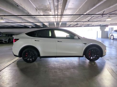 Used 2023 Tesla Model Y Long Range AWD/4WD image 4