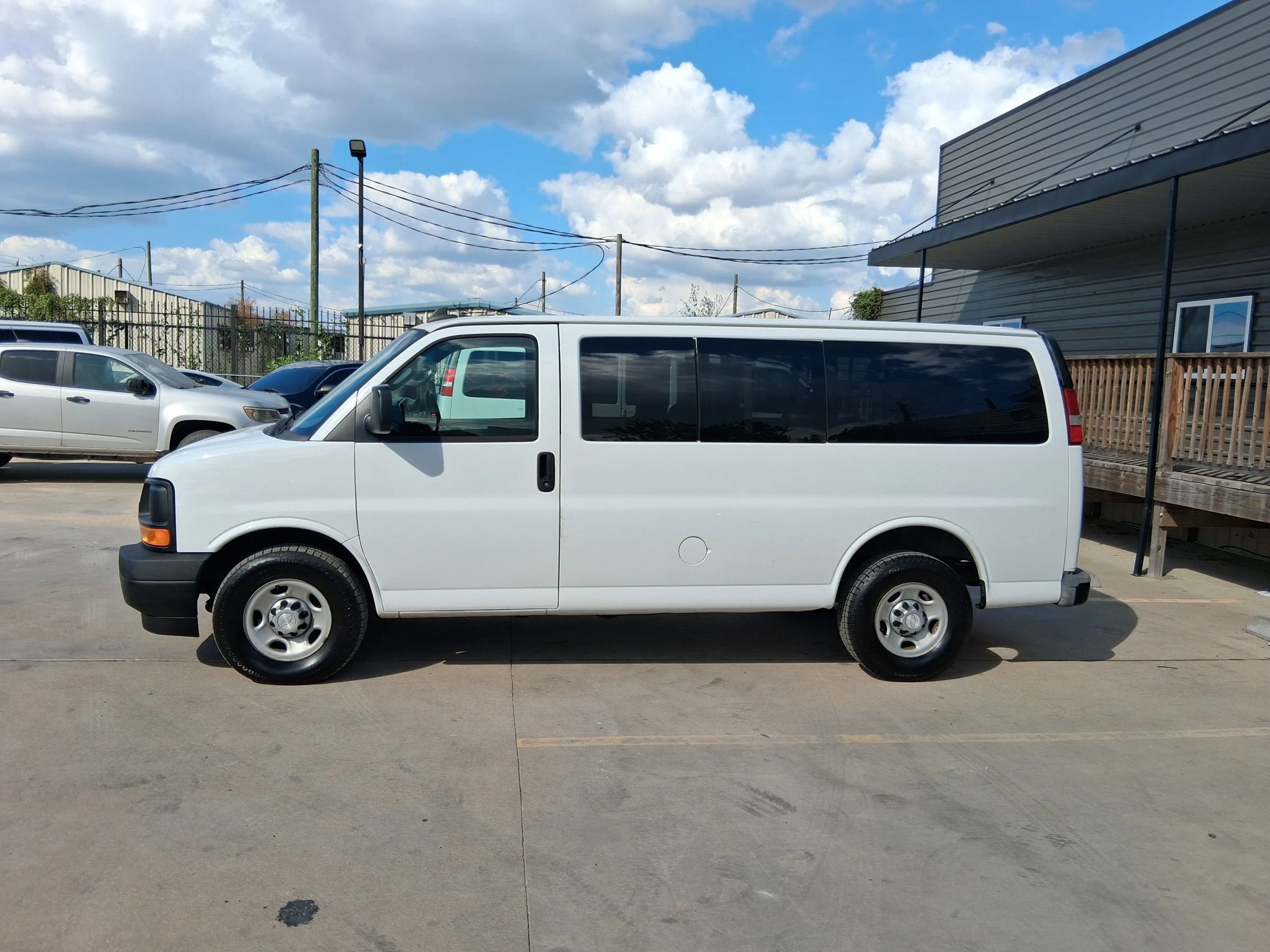 Used 2017 Chevrolet Express 2500 LS RWD image 3