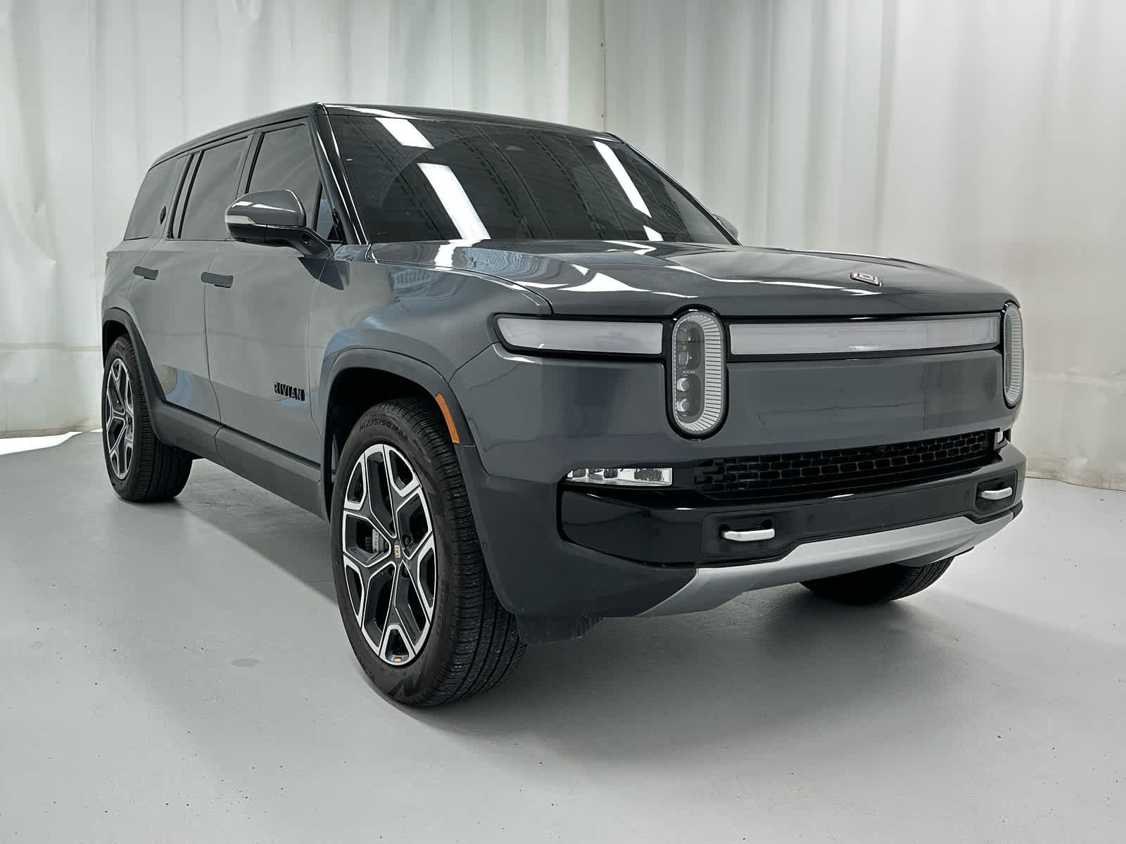 Used 2024 Rivian R1S Adventure Dual AWD/4WD image 1