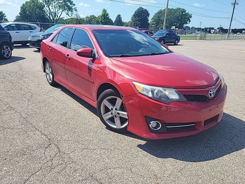 Used 2013 Toyota Camry SE FWD image 4