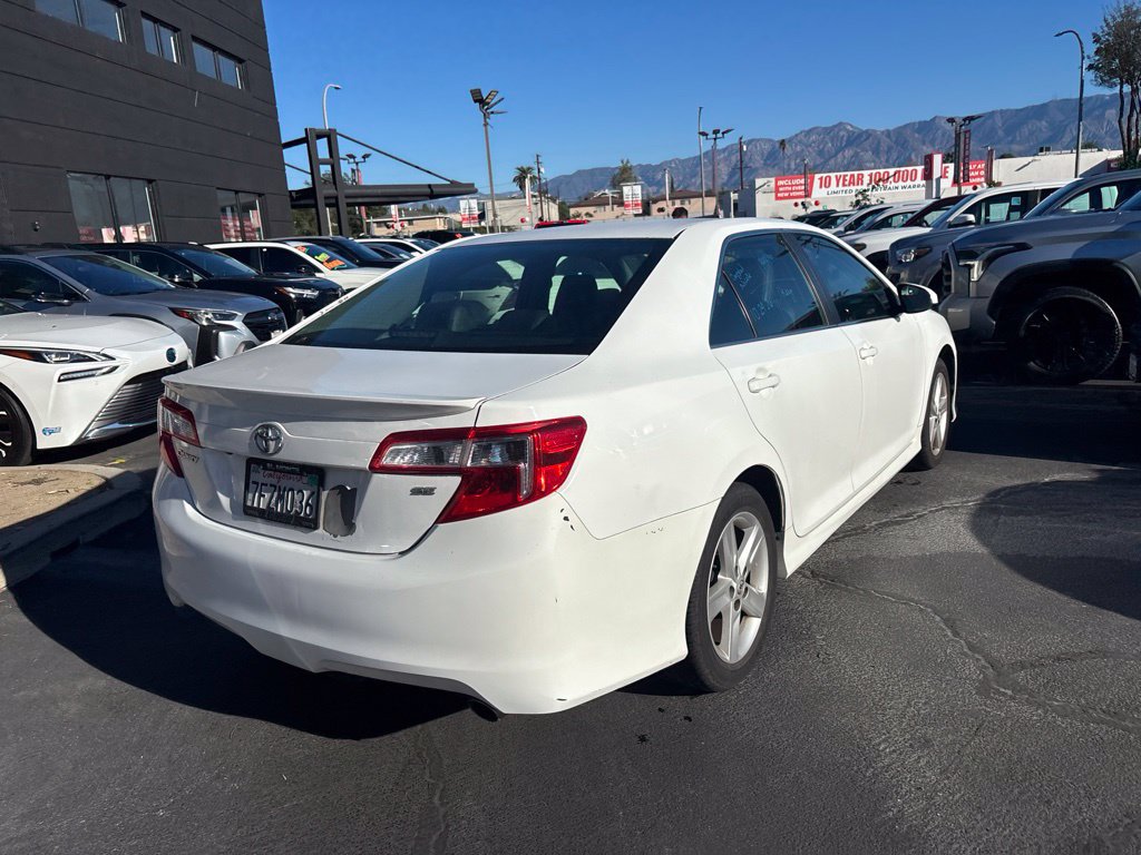 Used 2014 Toyota Camry SE FWD image 4