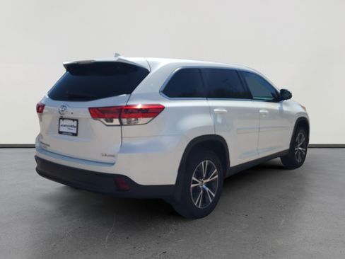 Used 2019 Toyota Highlander Plus AWD/4WD image 5