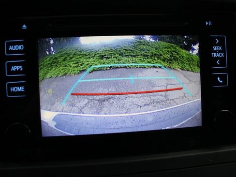 Used 2015 Toyota Sienna SE w/ SE Preferred Package FWD image 9