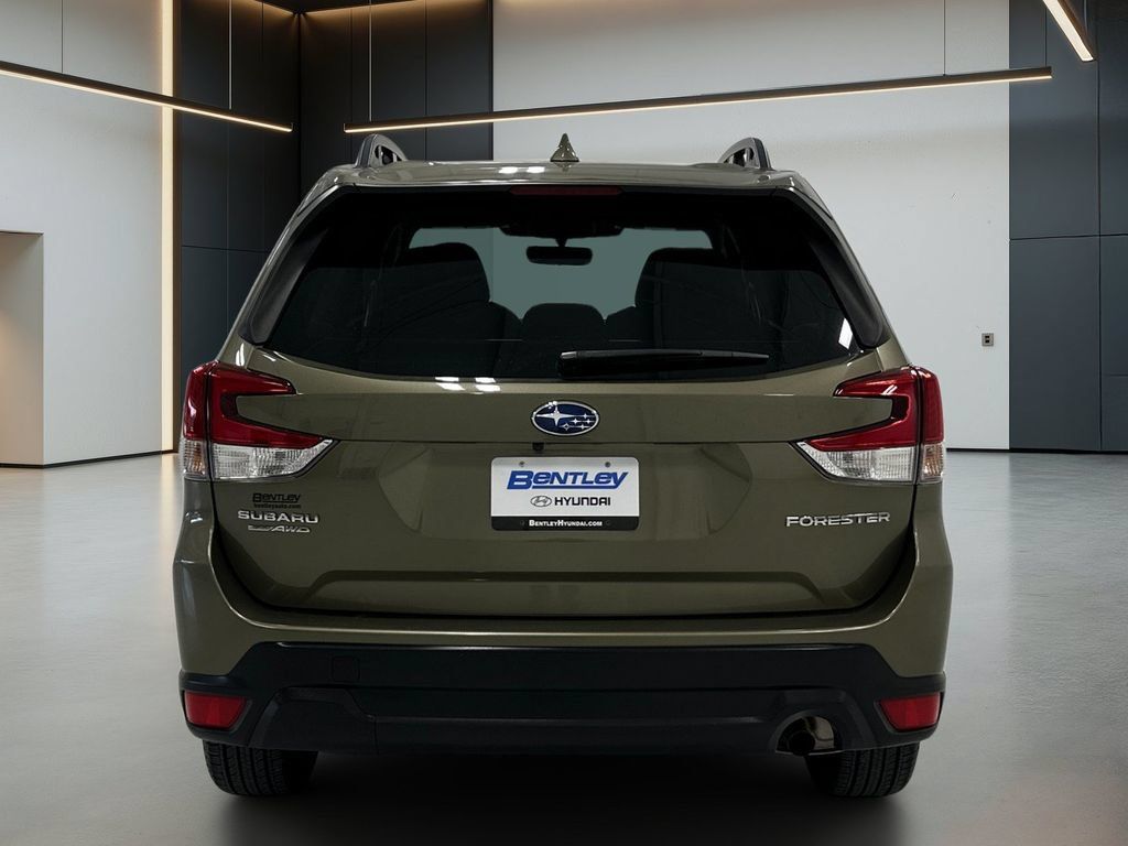 Used 2023 Subaru Forester Premium AWD/4WD image 5