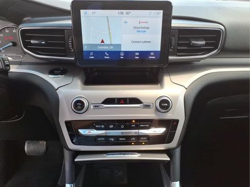Used 2023 Ford Explorer XLT w/ Equipment Group 202A AWD/4WD image 18