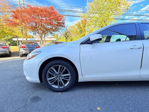 Used 2017 Toyota Camry SE image 5