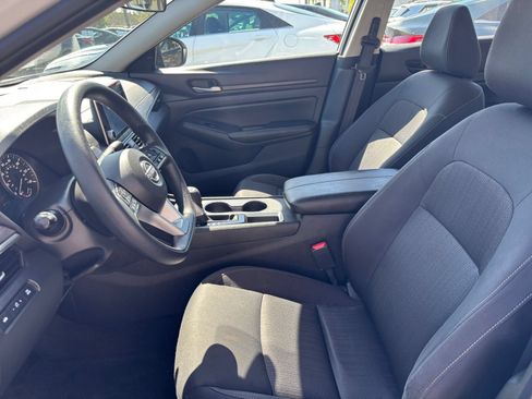 Used 2025 Nissan Altima 2.5 SV FWD image 27