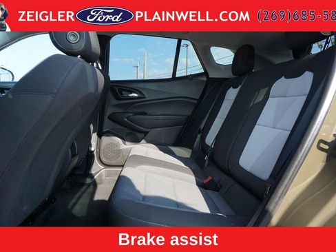 Used 2024 Chevrolet Trax LS w/ LS Convenience Package FWD image 11
