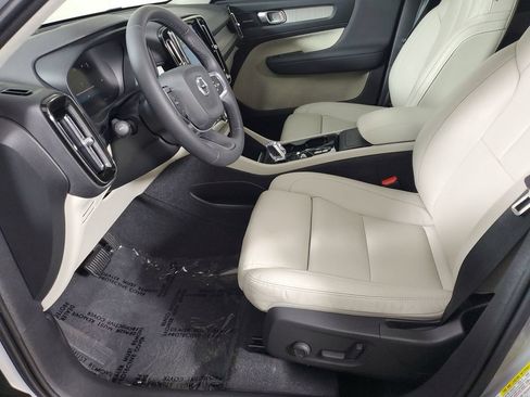 Certified 2024 Volvo XC40 B5 Ultimate w/ Protection Package Premier AWD/4WD image 25