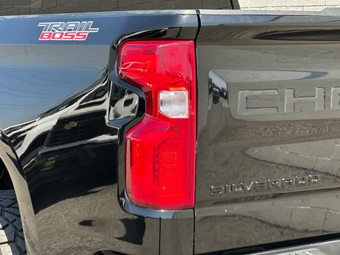 Used 2025 Chevrolet Silverado 1500 LT Trail Boss w/ LPO, Dark Essentials Package AWD/4WD image 37