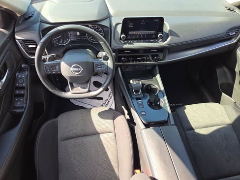 Used 2025 Nissan Rogue SV image 8