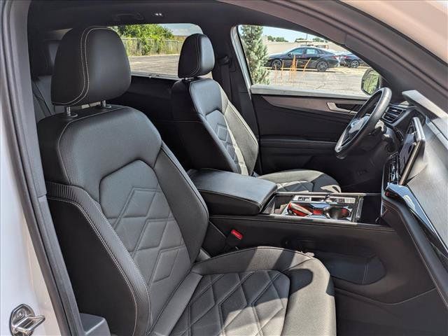 Certified 2025 Volkswagen Atlas Cross Sport SE w/ Panoramic Sunroof Package AWD/4WD image 13