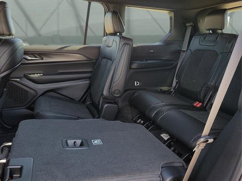 New 2025 Jeep Grand Cherokee L Laredo image 8