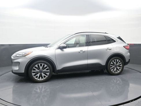 Used 2020 Ford Escape Titanium image 4