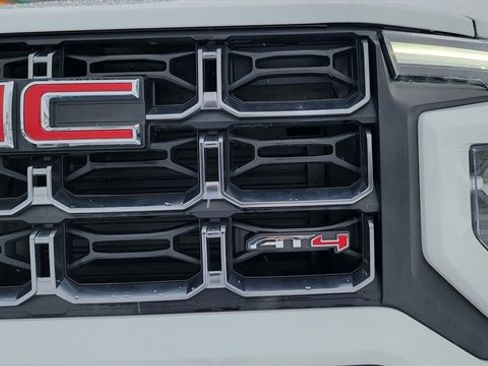 Used 2025 GMC Canyon AT4 image 3