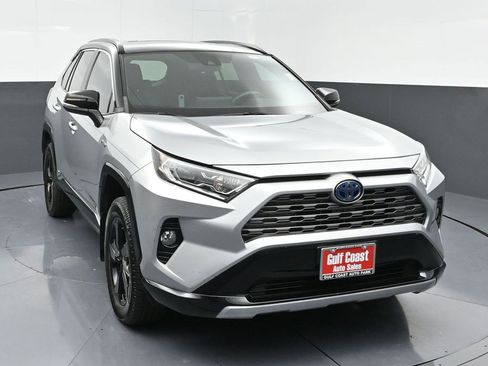 Certified 2021 Toyota RAV4 XSE w/ Carpet Mat Package (TMS) image 3