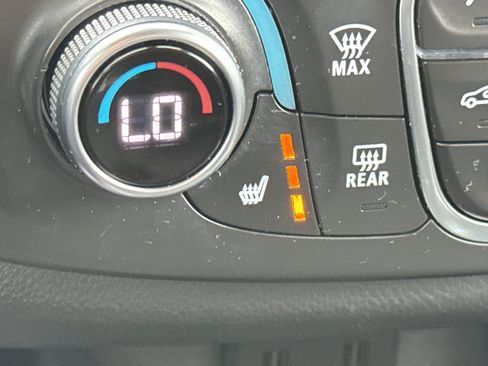 Used 2023 Chevrolet Traverse LT image 35