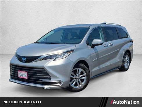Used 2022 Toyota Sienna Limited FWD image 1