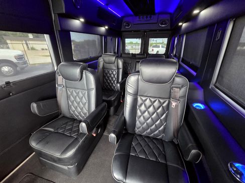 Used 2023 RAM ProMaster 3500 w/ Premium Appearance Group FWD image 3