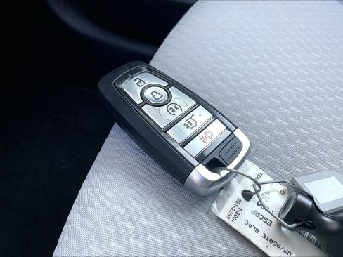 Used 2025 Ford Escape SE FWD image 29