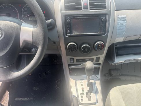 Used 2013 Toyota Corolla LE FWD image 3
