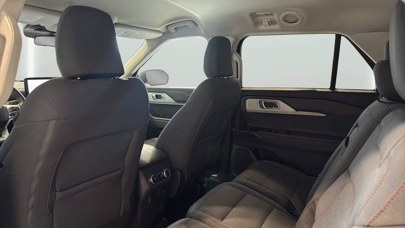 Certified 2025 Ford Explorer Active AWD/4WD image 17