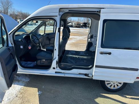 Used 2013 Ford Transit Connect XLT image 11
