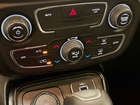 Used 2020 Jeep Compass Limited AWD/4WD image 23