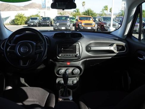 Used 2017 Jeep Renegade Latitude AWD/4WD image 36