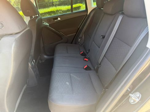 Used 2017 Volkswagen Tiguan Limited w/ Premium Package image 29