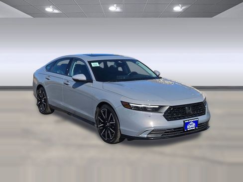 Used 2025 Honda Accord Touring image 7