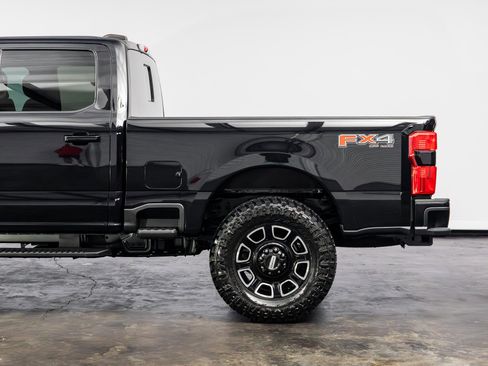 Used 2023 Ford F350 XLT w/ XLT Premium Package AWD/4WD image 14