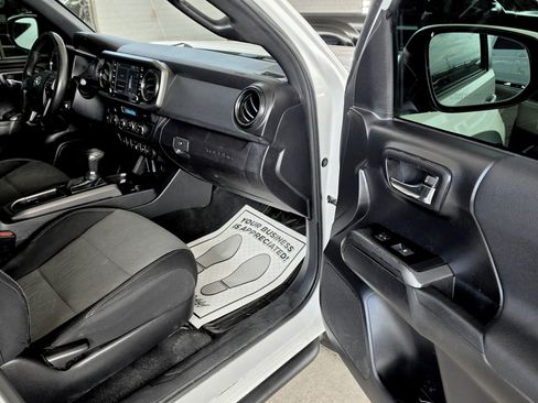 Used 2021 Toyota Tacoma TRD Off-Road w/ Technology Package image 16