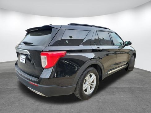 Used 2024 Ford Explorer XLT w/ Equipment Group 202A RWD image 5