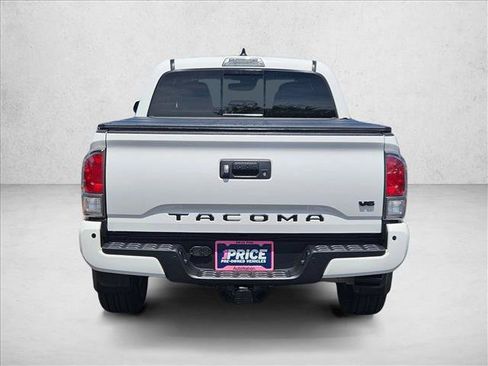 Used 2022 Toyota Tacoma TRD Off-Road w/ TRD Premium Off Road Package AWD/4WD image 6