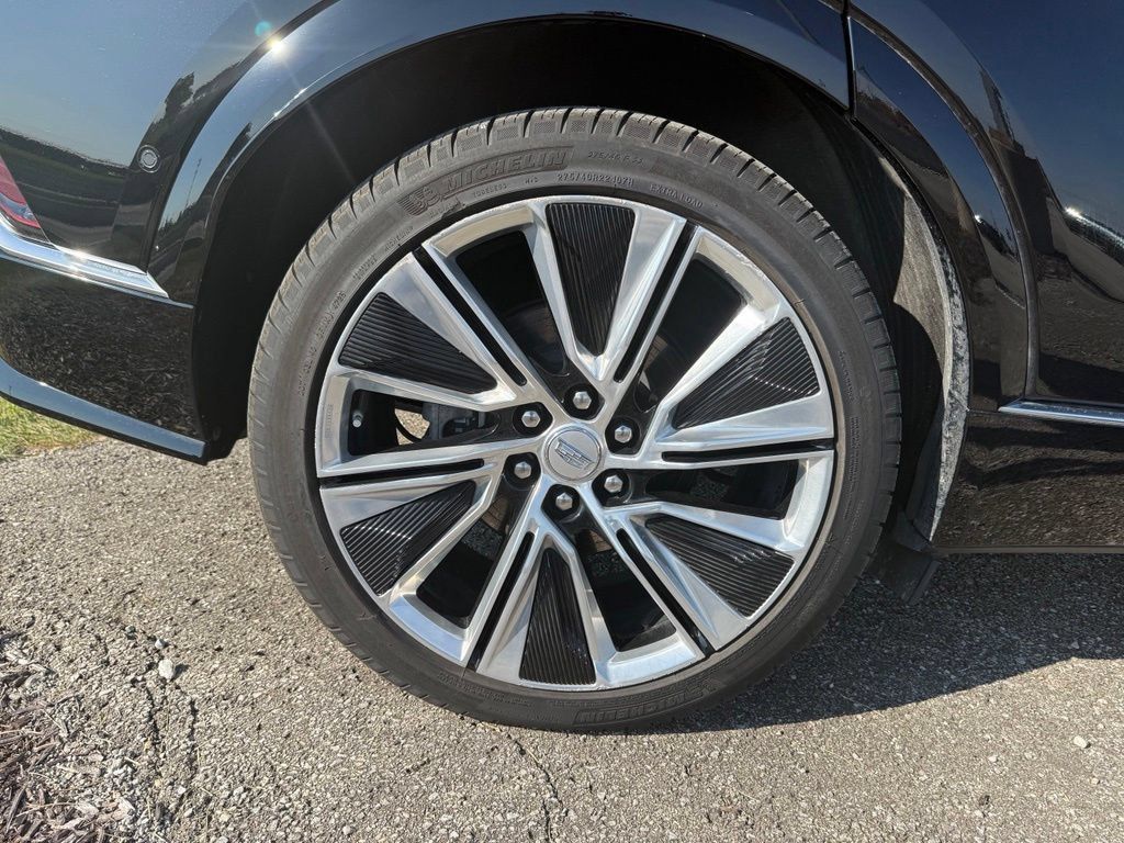 Certified 2024 Cadillac Lyriq Luxury AWD/4WD image 16
