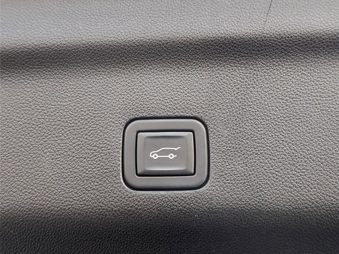 Used 2023 Chevrolet Suburban Premier w/ Premium Package image 31